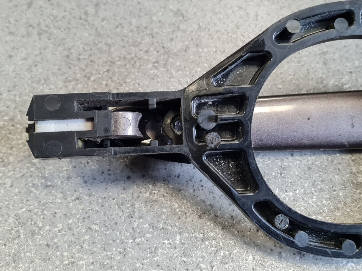 Aizmugurējais kreisais durvju rokturis priekš MITSUBISHI ASX 2011 5 Aizmugurējais kreisais durvju rokturis priekš MITSUBISHI ASX 2011