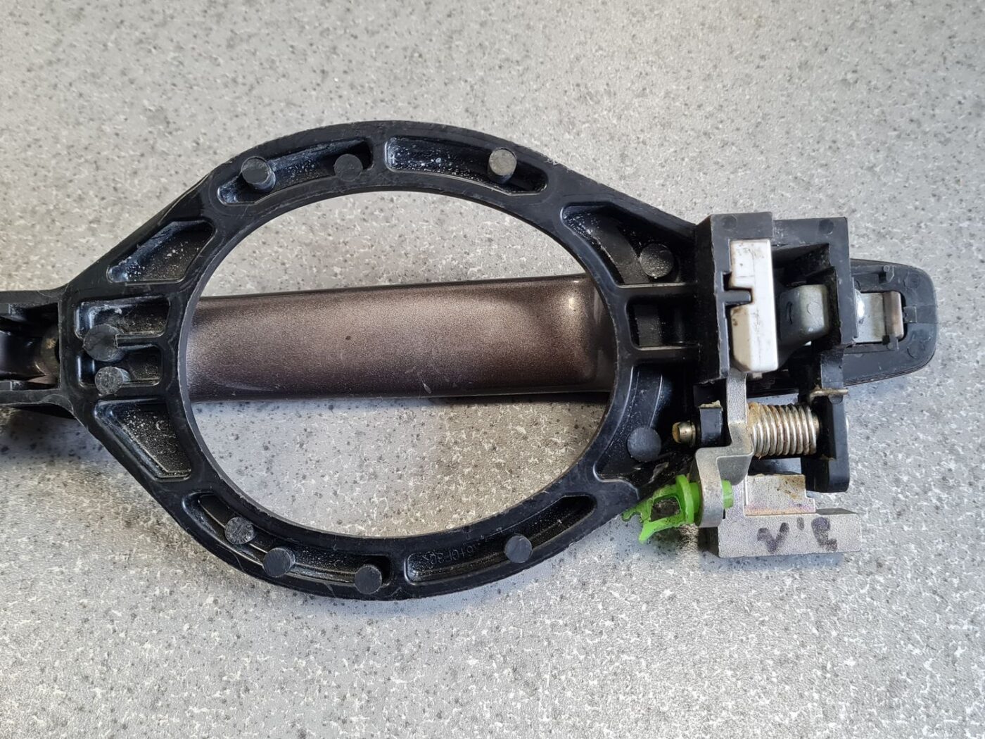 Aizmugurējais kreisais durvju rokturis priekš MITSUBISHI ASX 2011 4 Aizmugurējais kreisais durvju rokturis priekš MITSUBISHI ASX 2011