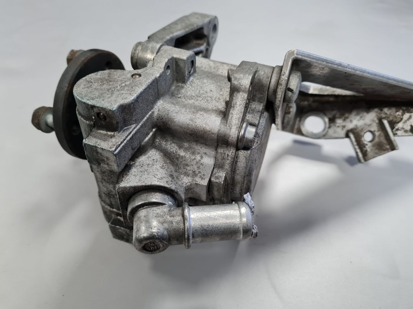 Hidrauliskais pastiprinātājs priekš BMW 525 E60 2006 BLACK 9 Hidrauliskais pastiprinātājs priekš BMW 525 E60 2006 BLACK