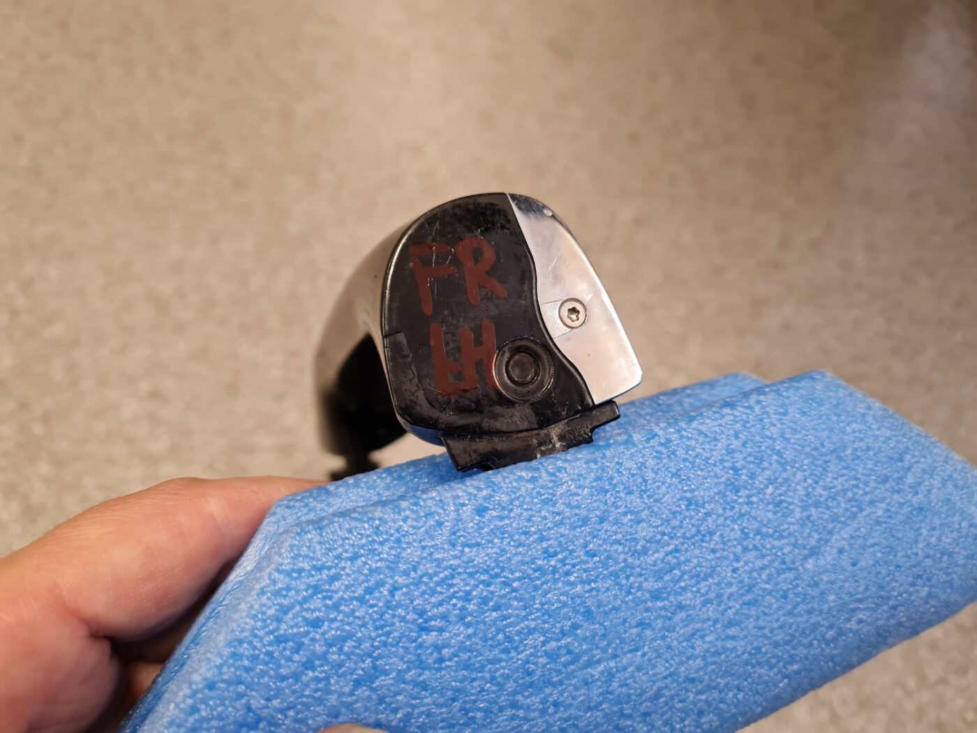 Priekšējāis kreisais durvju rokturis priekš MERCEDES BENZ ML320 2005 BLACK