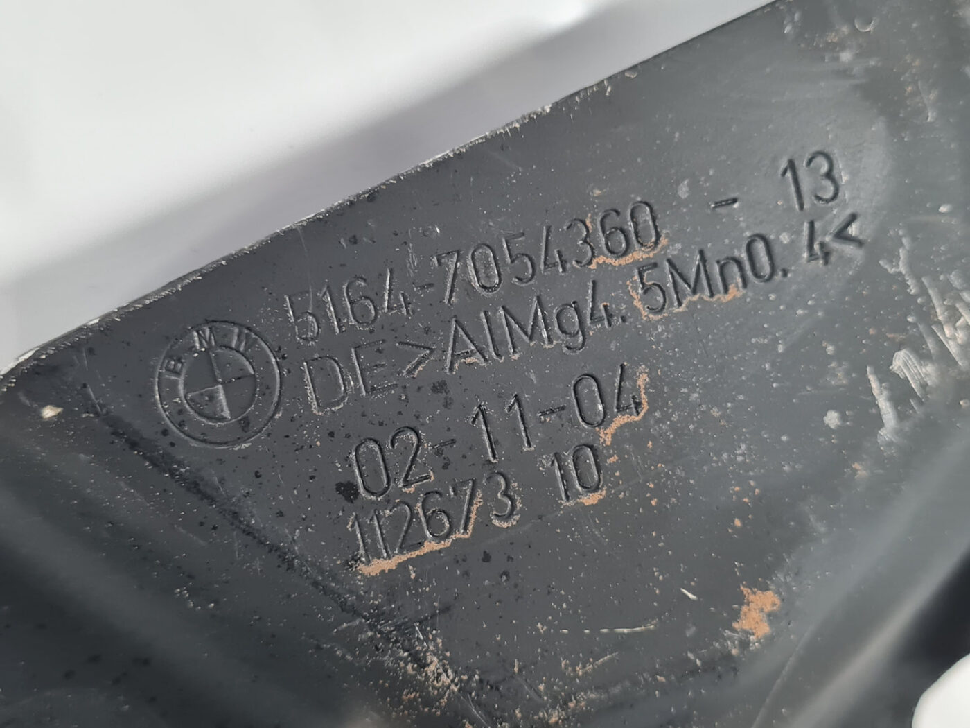 Priekšējā radiatora rāmja augšēja daļa priekš BMW 525 E60 2006 BLACK