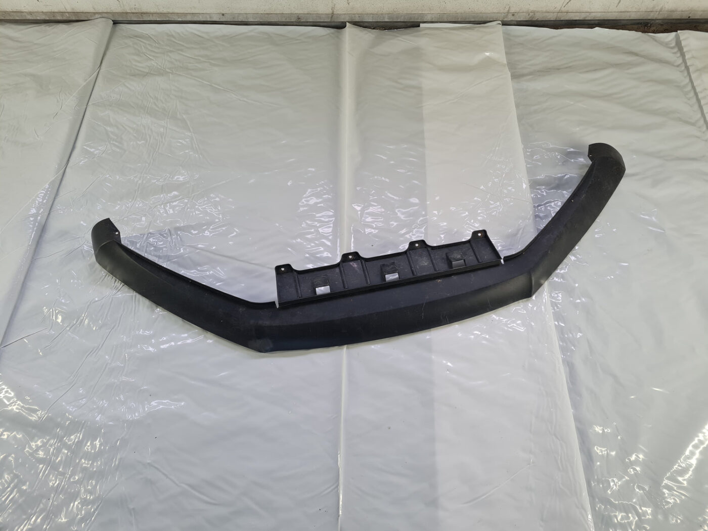 Bufera spoileris priekš VW Tiguan 2007-2016 5N0805903 1 Bufera spoileris priekš VW Tiguan 2007-2016 5N0805903