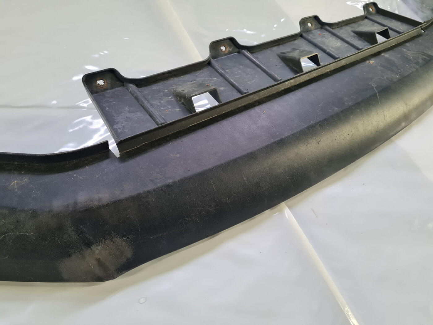 Bufera spoileris priekš VW Tiguan 2007-2016 5N0805903 12 Bufera spoileris priekš VW Tiguan 2007-2016 5N0805903