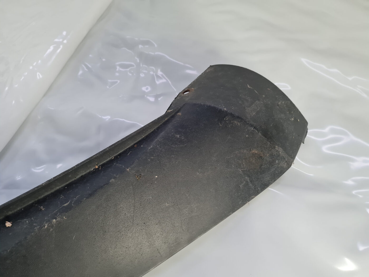 Bufera spoileris priekš VW Tiguan 2007-2016 5N0805903 10 Bufera spoileris priekš VW Tiguan 2007-2016 5N0805903