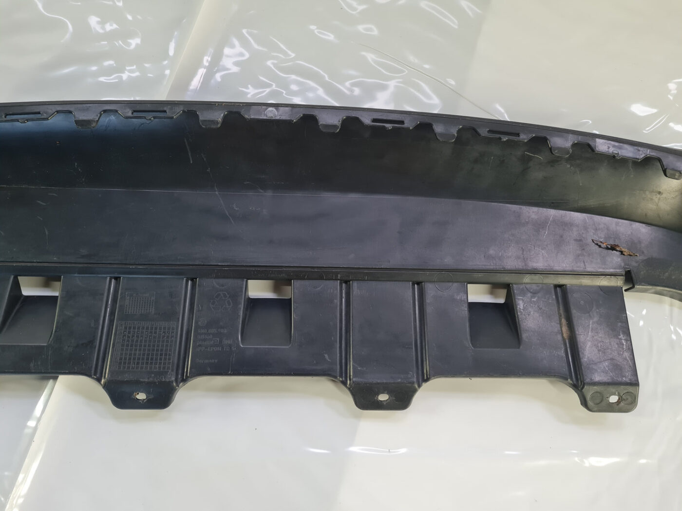 Bufera spoileris priekš VW Tiguan 2007-2016 5N0805903 6 Bufera spoileris priekš VW Tiguan 2007-2016 5N0805903