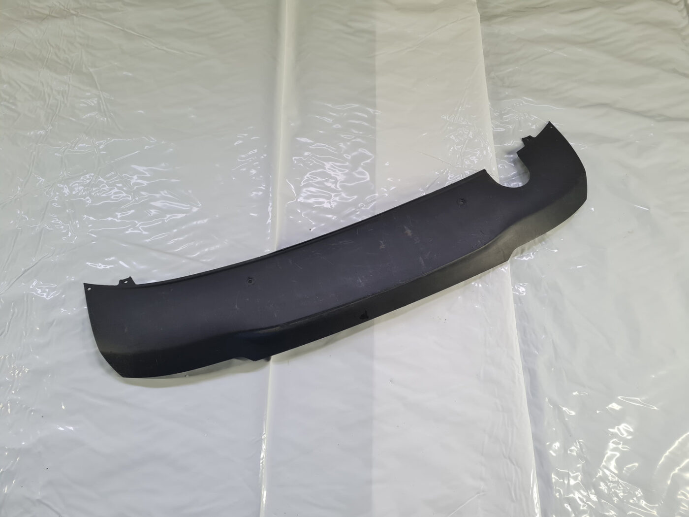 Aizmugurēja bufera spoileris (lūpa) priekš OPEL ASTRA J 2012