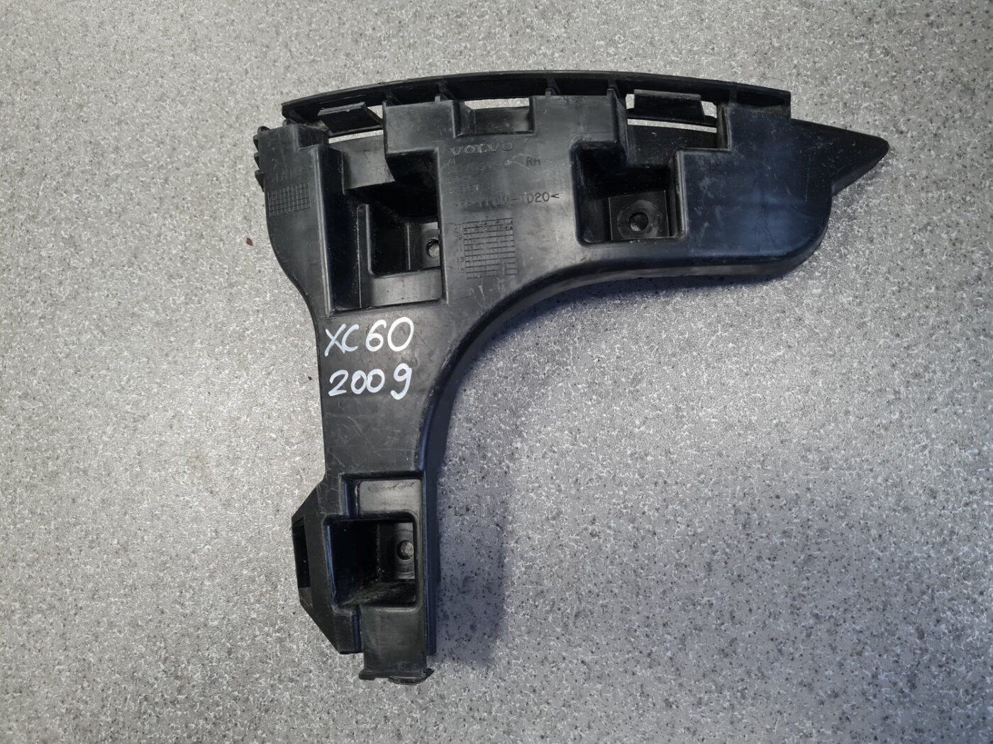Aizmugurēja bufera kronšteins priekš VOLVO XC60 2009