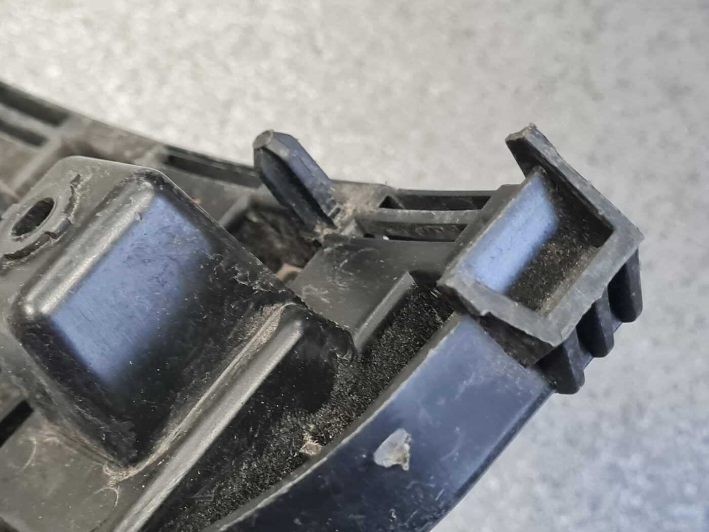 Aizmugurēja bufera kronšteins priekš VOLVO XC60 2009