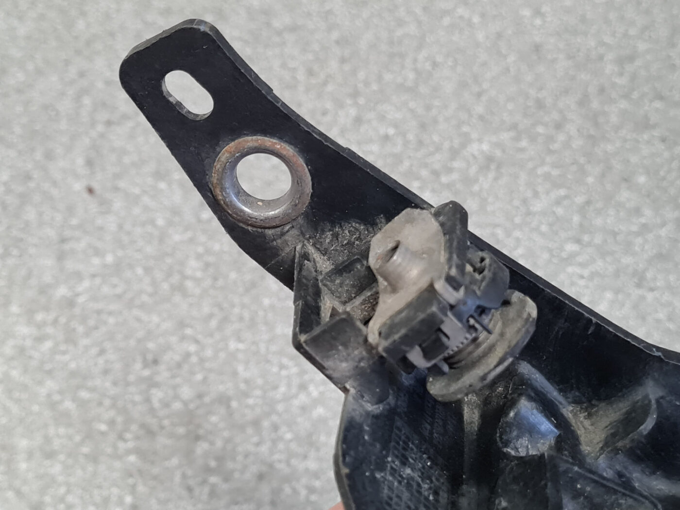 Priekšējā spārna un bufera stiprinājums priekš AUDI A4 2007