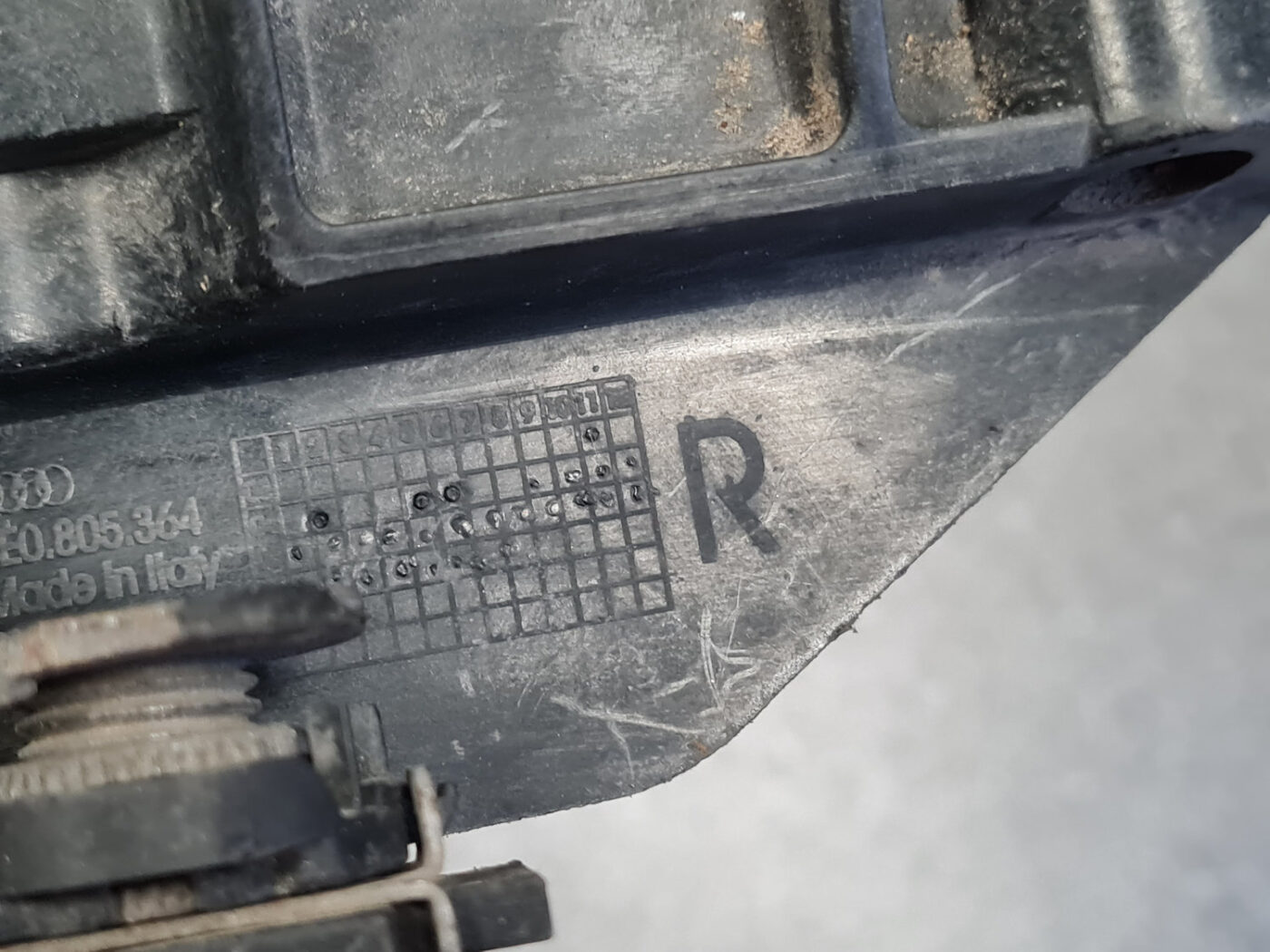 Priekšējā spārna un bufera stiprinājums priekš AUDI A4 2007