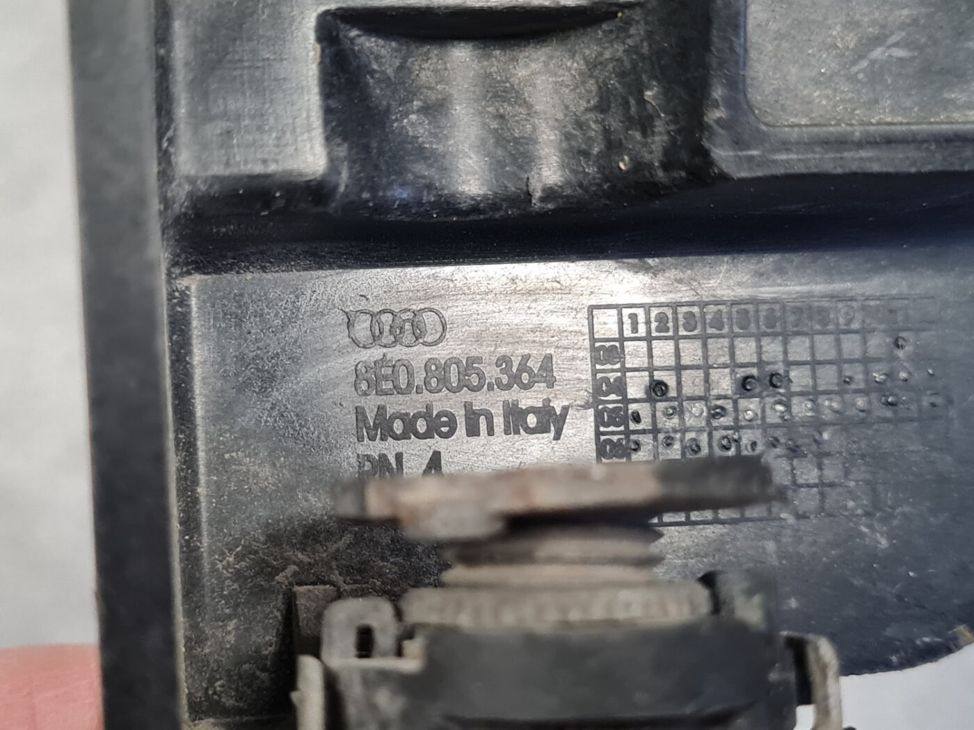 Priekšējā spārna un bufera stiprinājums priekš AUDI A4 2007