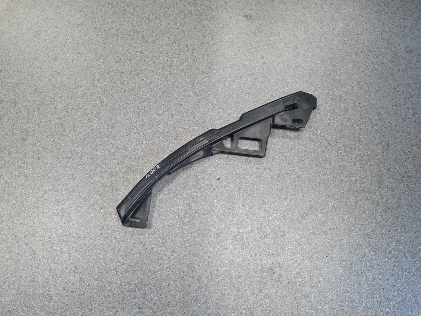 Priekšēja luktura kronšteins priekš VOLVO S40 2007 1 Priekšēja luktura kronšteins priekš VOLVO S40 2007