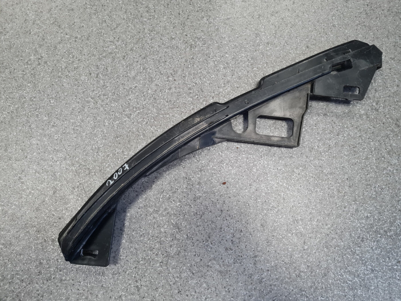 Priekšēja luktura kronšteins priekš VOLVO S40 2007 2 Priekšēja luktura kronšteins priekš VOLVO S40 2007