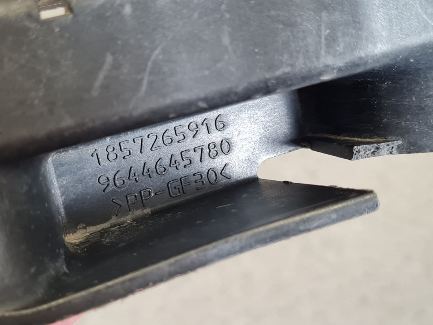 Priekšējā spārna un bufera stiprinājums priekš PEUGEOT 407 2004