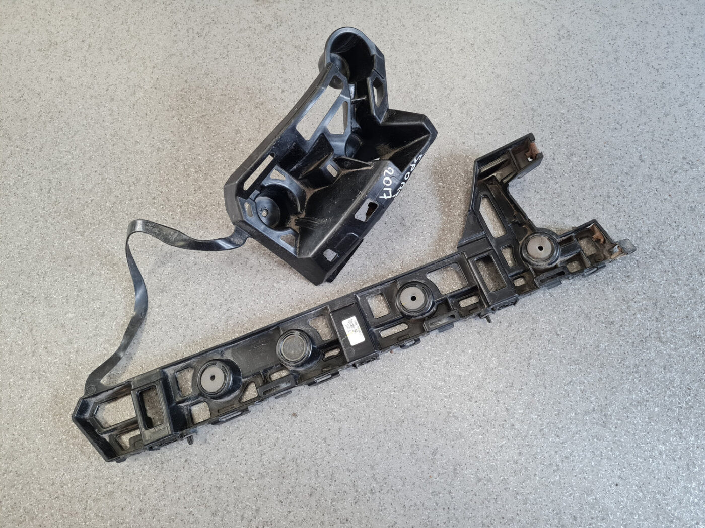 Aizmugurējā spārna un bufera stiprinājums priekš OPEL ASTRA SPORT 2017