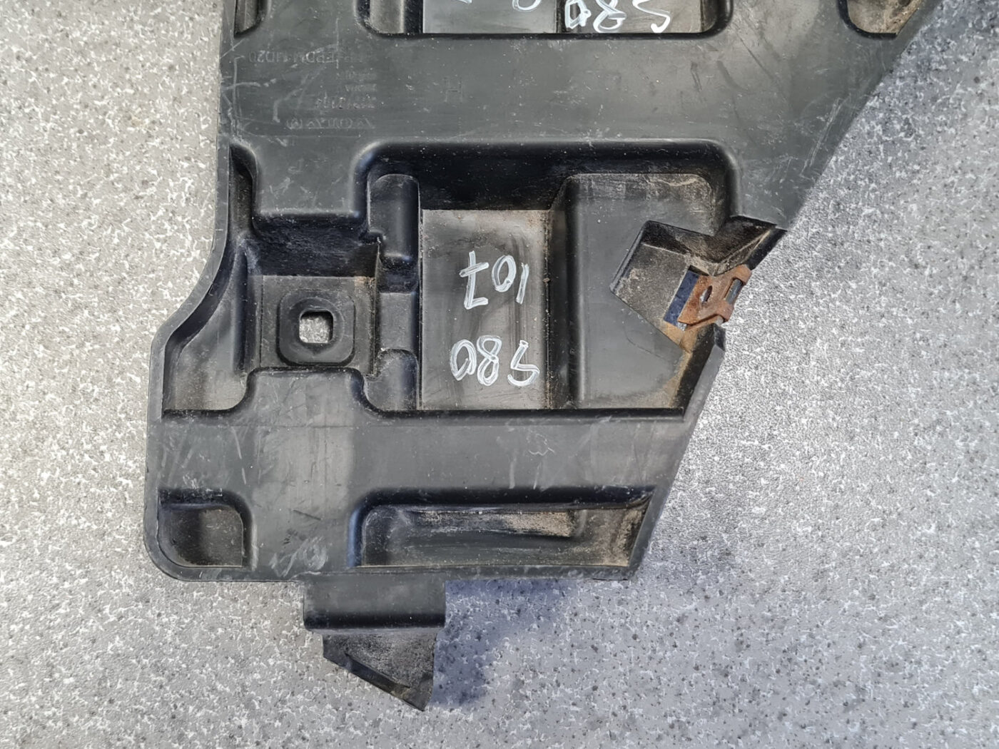 Aizmugurējā spārna un bufera stiprinājums priekš VOLVO S80 2007 GREY