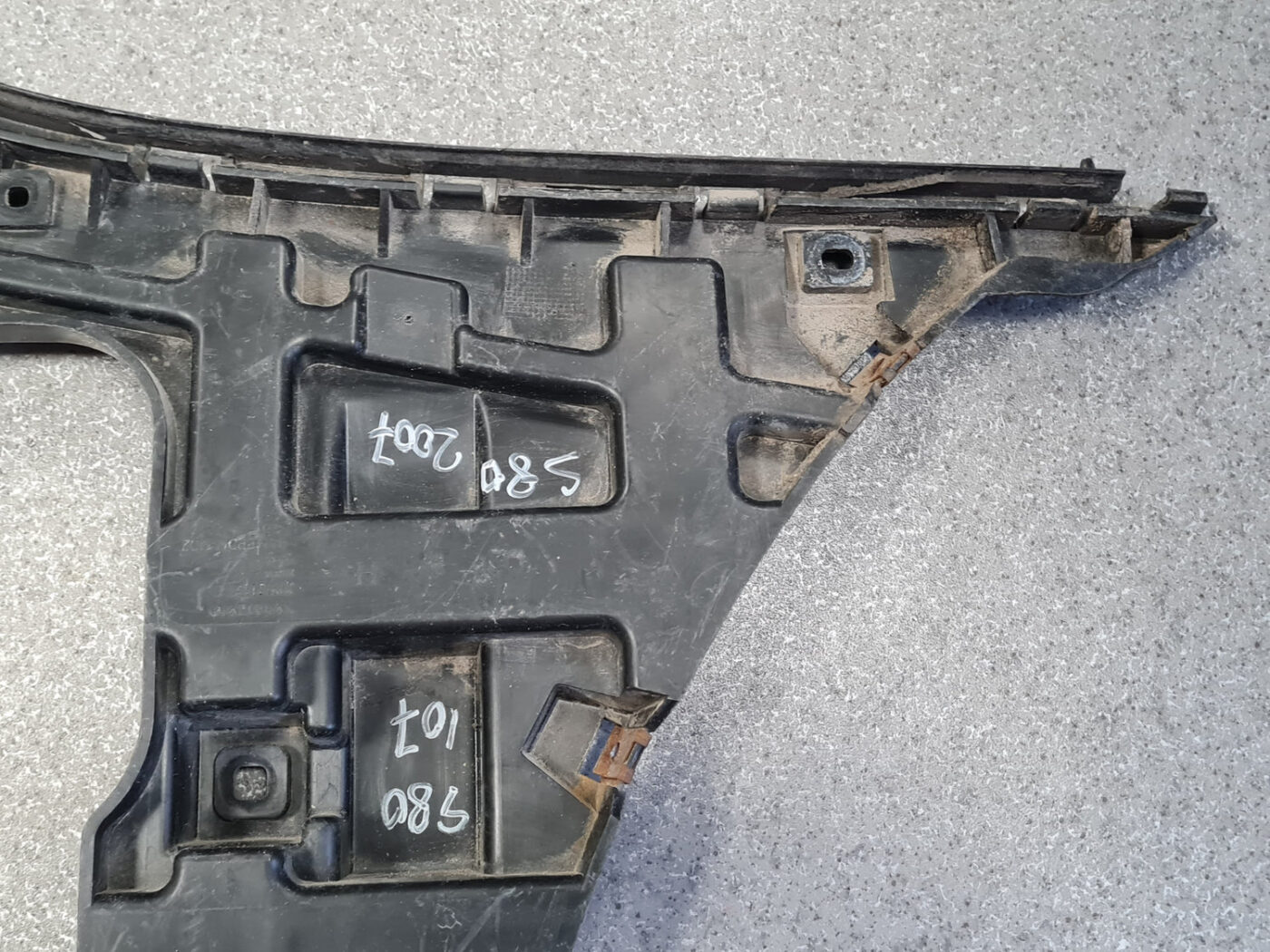 Aizmugurējā spārna un bufera stiprinājums priekš VOLVO S80 2007 GREY