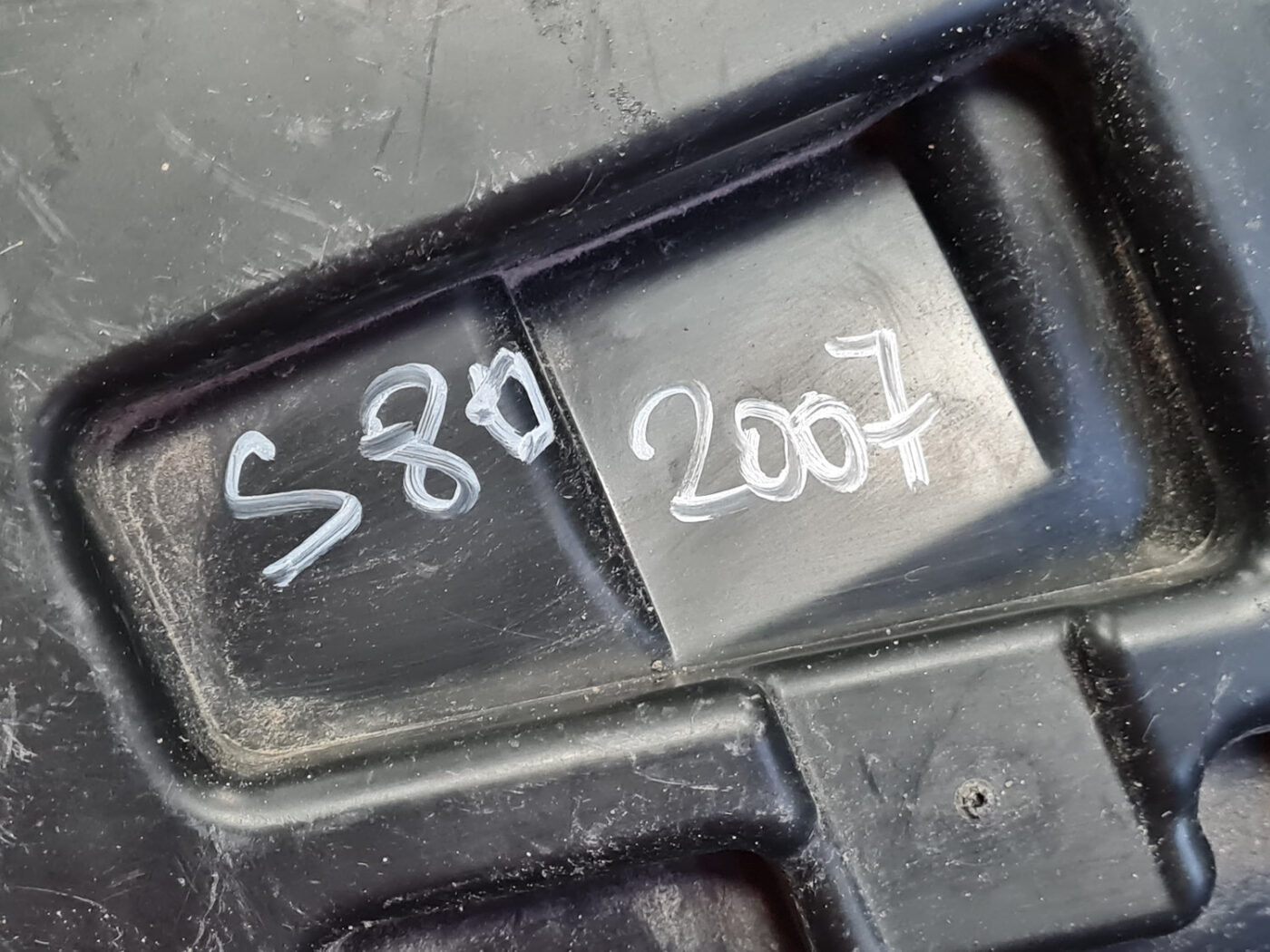 Aizmugurējā spārna un bufera stiprinājums priekš VOLVO S80 2007 GREY