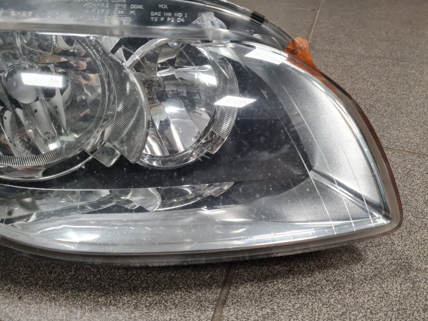 Priekšējais labais lukturis priekš AUDI A4 2007 2 Priekšējais labais lukturis priekš AUDI A4 2007