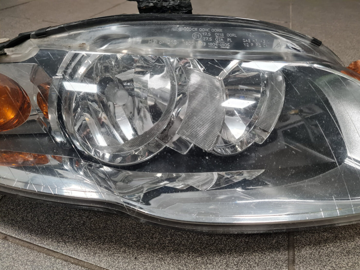 Priekšējais labais lukturis priekš AUDI A4 2007 17 Priekšējais labais lukturis priekš AUDI A4 2007