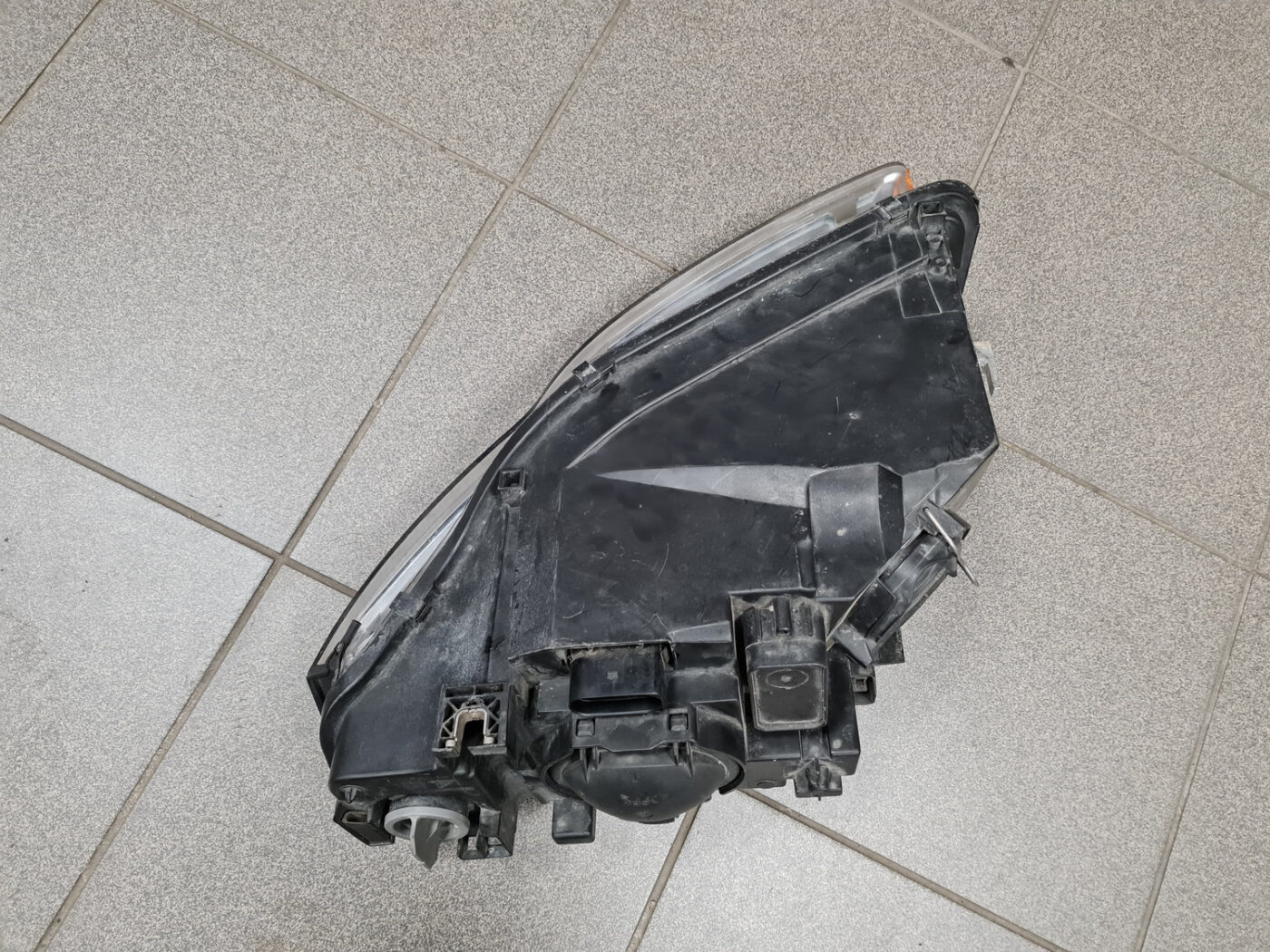 Priekšējais labais lukturis priekš AUDI A4 2007 8 Priekšējais labais lukturis priekš AUDI A4 2007