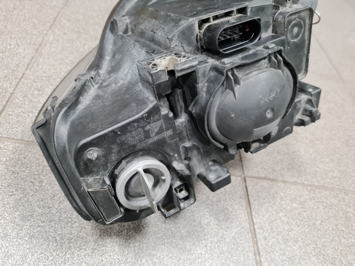 Priekšējais labais lukturis priekš AUDI A4 2007 3 Priekšējais labais lukturis priekš AUDI A4 2007