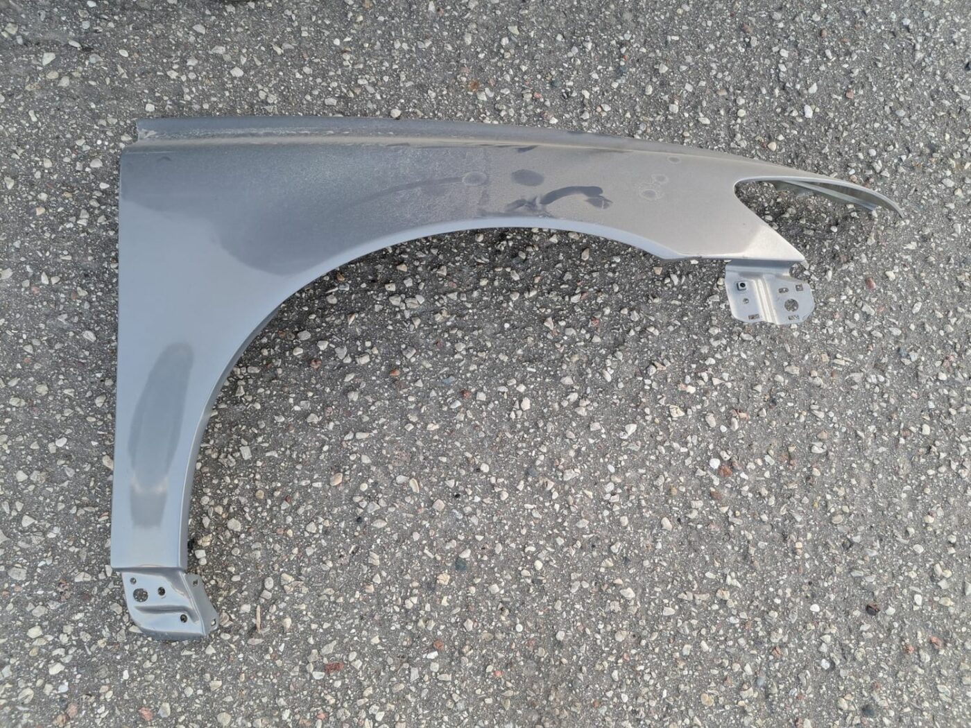 Priekšējais labais spārns priekš VOLVO S40 2007