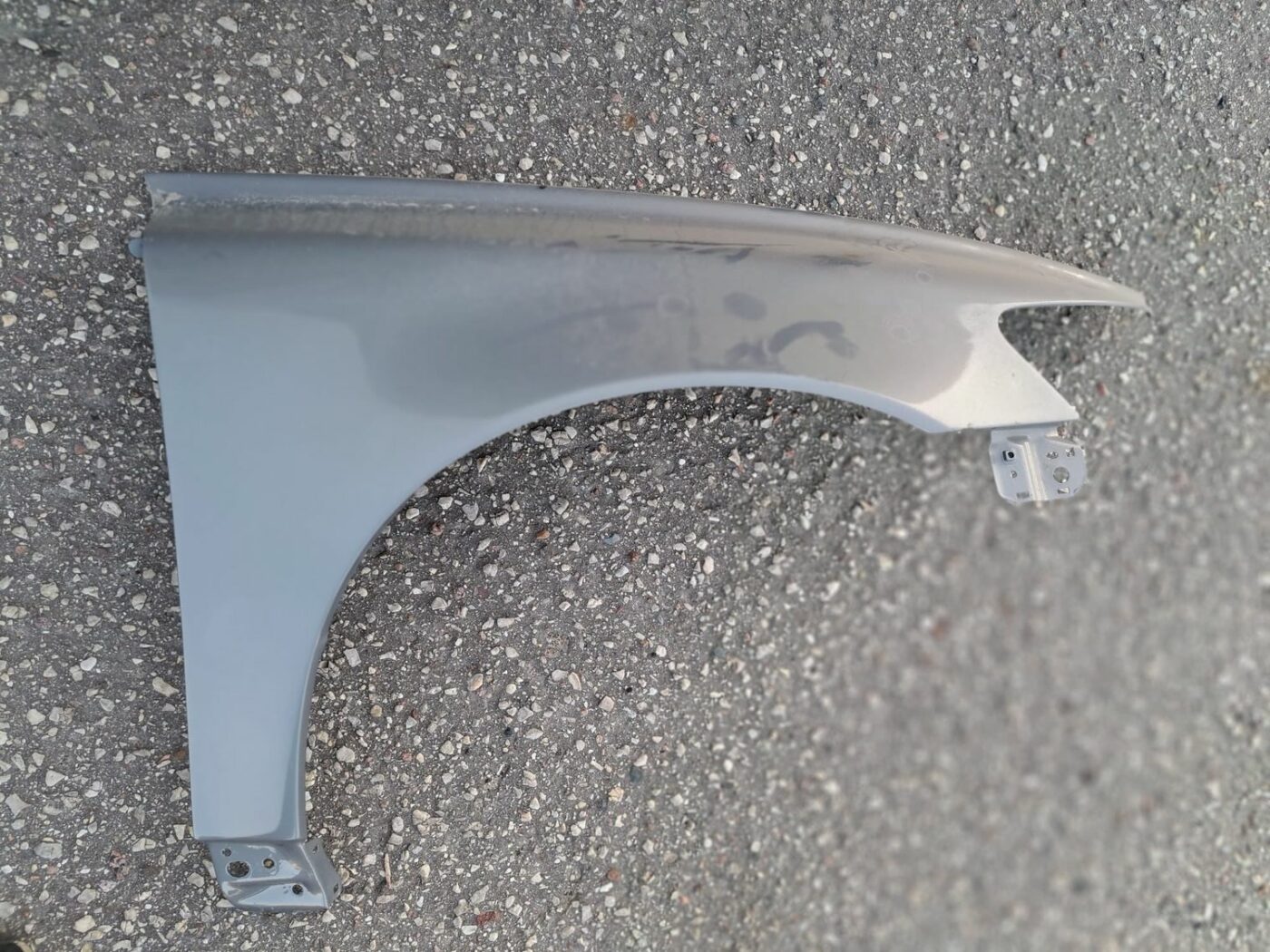 Priekšējais labais spārns priekš VOLVO S40 2007