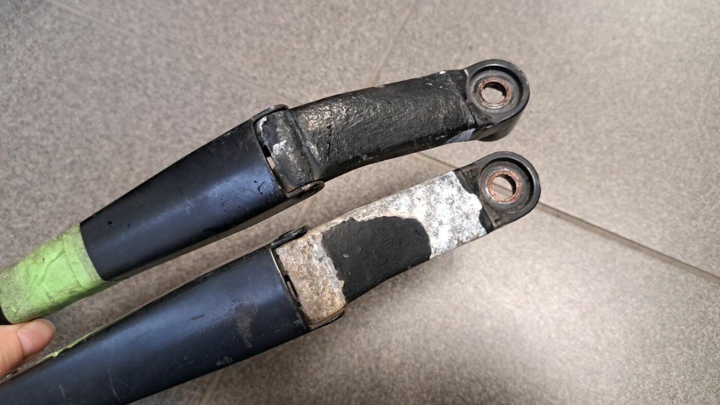 Vējstikla slotu turētāju komplekts priekš TOYOTA COROLLA VERSO 2008 2 Vējstikla slotu turētāju komplekts priekš TOYOTA COROLLA VERSO 2008