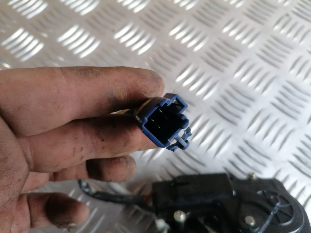 Bagāžnieka vāka slēdzene priekš TOYOTA COROLLA VERSO 2005