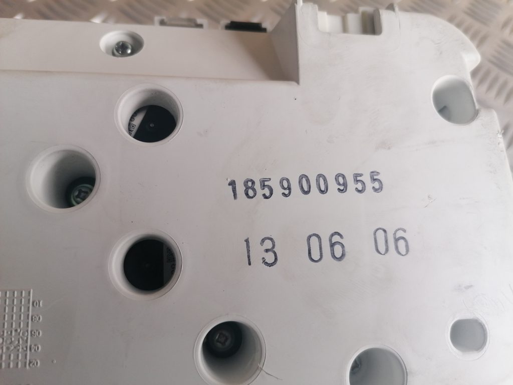 Spidometrs priekš VOLVO C30 2008 TURQUOISE 4 Spidometrs priekš VOLVO C30 2008 TURQUOISE