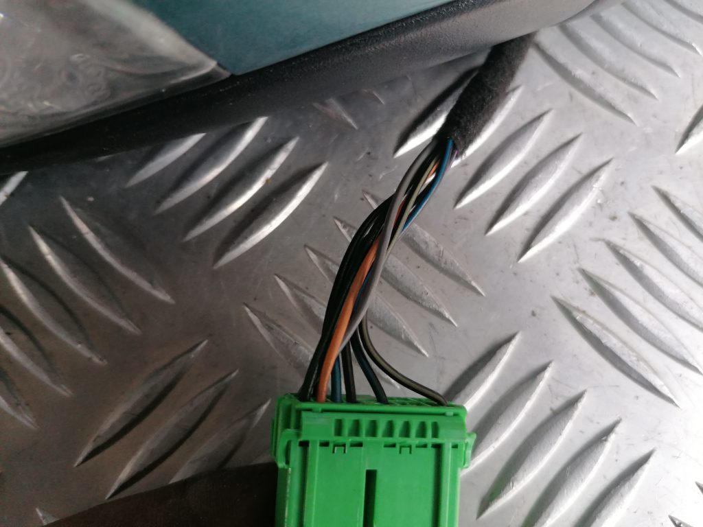 Ārējais spogulis, pa labi priekš VOLVO C30 2008 TURQUOISE