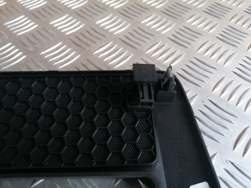 Mērinstrumentu paneļa skaļruņa apdare priekš VOLVO C30 2008 TURQUOISE