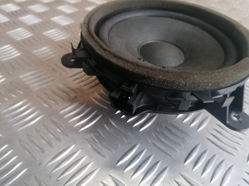 Durvju skaļrunis, apakšā priekš VOLVO C30 2008 TURQUOISE 2 Durvju skaļrunis, apakšā priekš VOLVO C30 2008 TURQUOISE