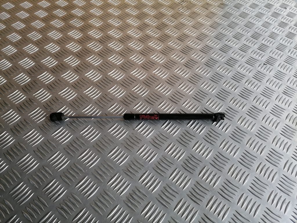 Bagažnieka vāka amortizators priekš NISSAN PATHFINDER 2006 1 Bagažnieka vāka amortizators priekš NISSAN PATHFINDER 2006