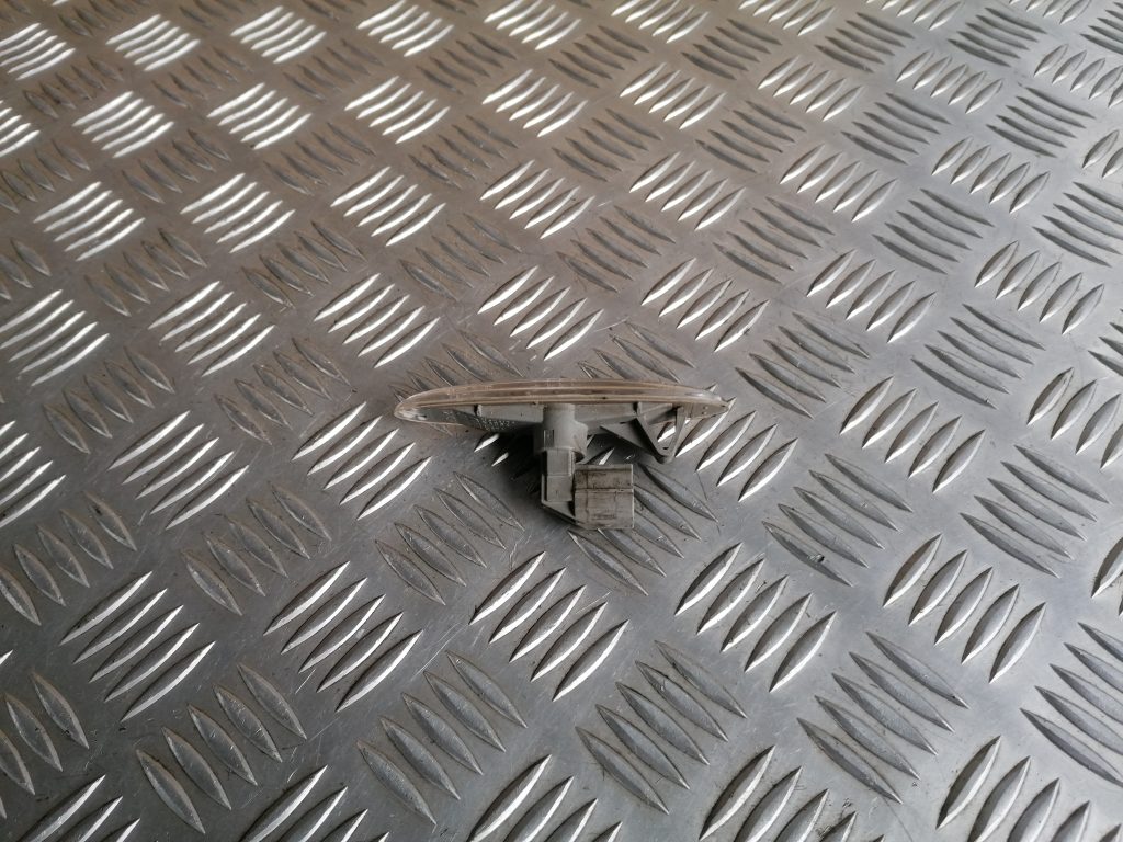 Pagrieziena signala lukturis priekš LEXUS IS250 2007 2 Pagrieziena signala lukturis priekš LEXUS IS250 2007