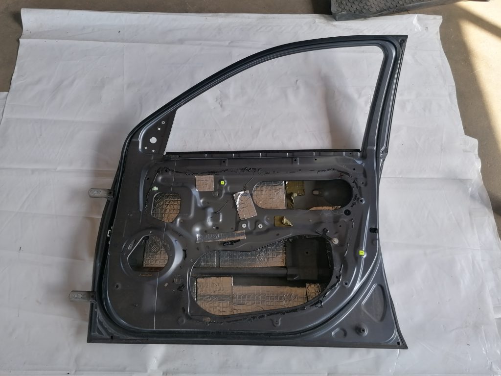 Priekšējās labās durvis priekš CITROEN C-CROSSER 2009 2 Priekšējās labās durvis priekš CITROEN C-CROSSER 2009