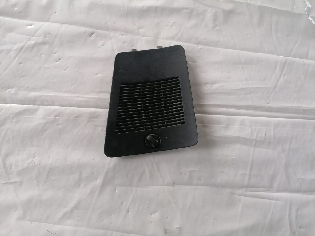 Bagāžnieka nodalījuma sānu apdares lūka priekš CITROEN C-CROSSER 2009