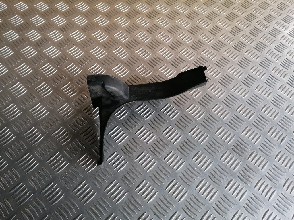 Aizmugurējā spārna un bufera stiprinājums priekš CITROEN C-CROSSER 2009 2 Aizmugurējā spārna un bufera stiprinājums priekš CITROEN C-CROSSER 2009