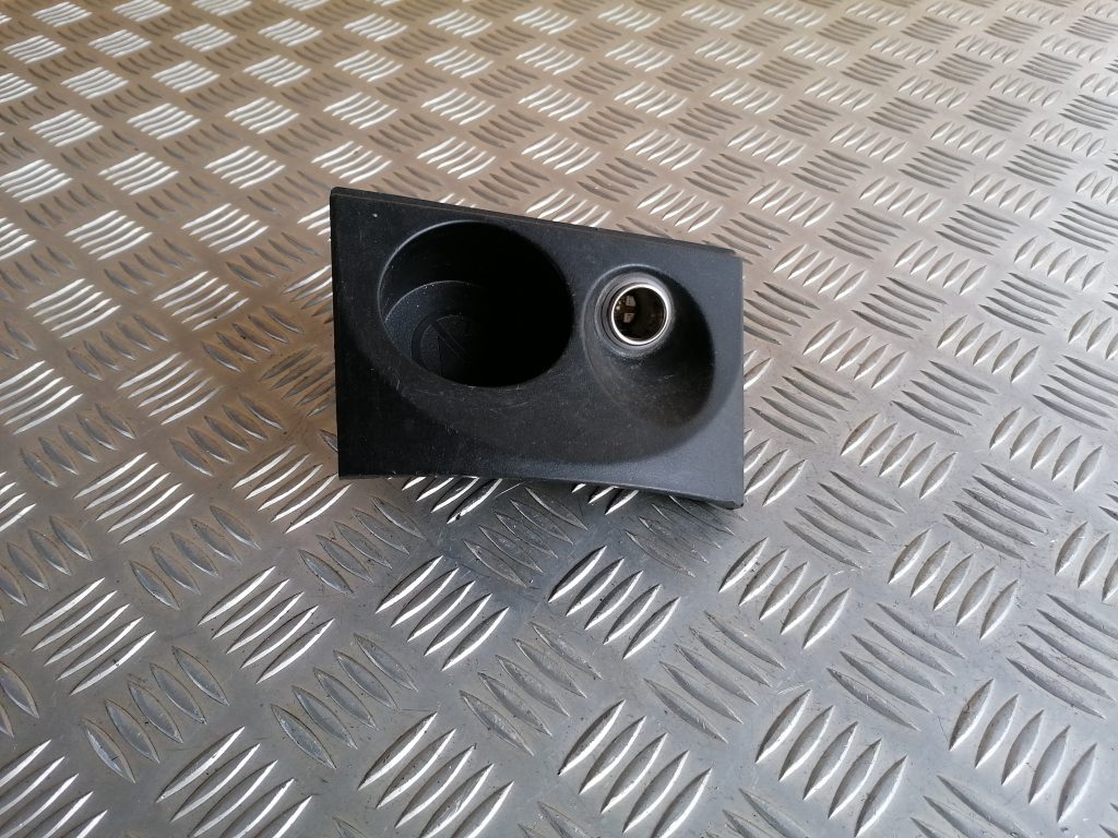 Krūzes turētājs priekš CITROEN C-CROSSER 2009