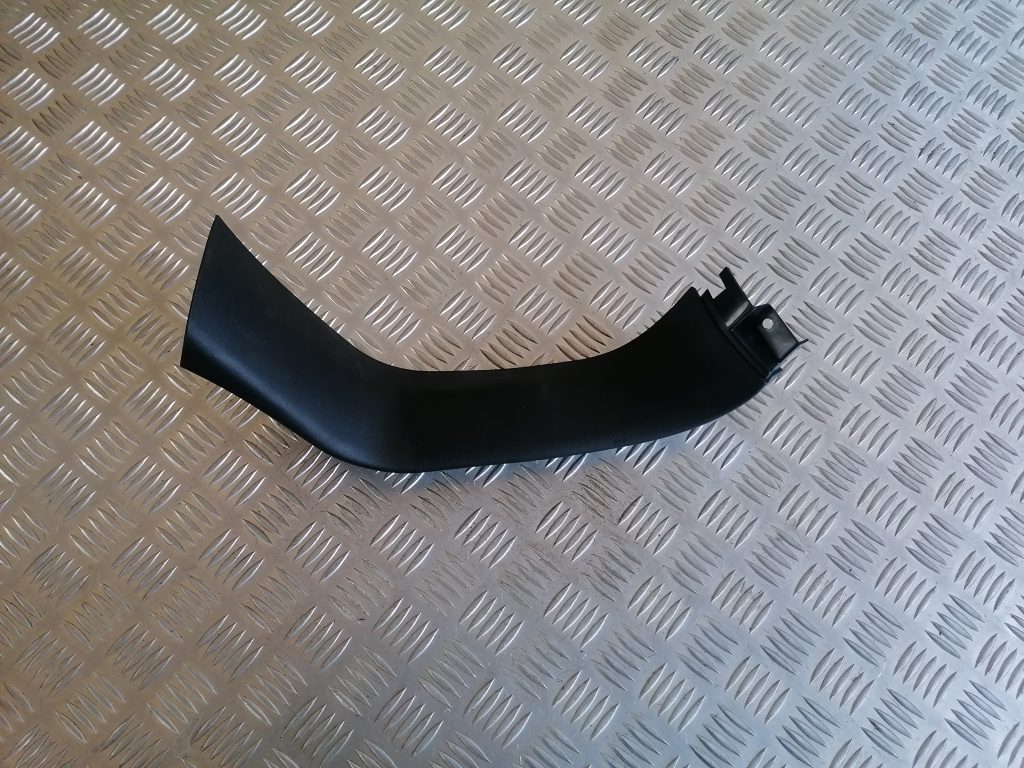 Bagāžnieka vāka apdare priekš CITROEN C-CROSSER 2009 1 Bagāžnieka vāka apdare priekš CITROEN C-CROSSER 2009