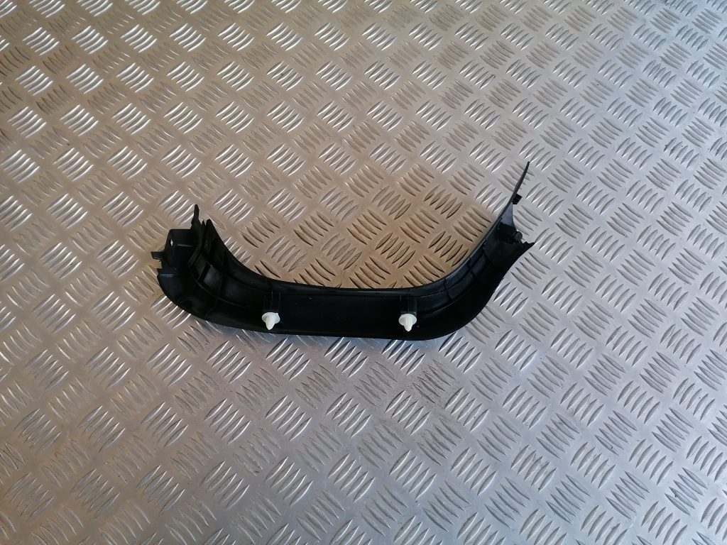 Bagāžnieka vāka apdare priekš CITROEN C-CROSSER 2009 2 Bagāžnieka vāka apdare priekš CITROEN C-CROSSER 2009