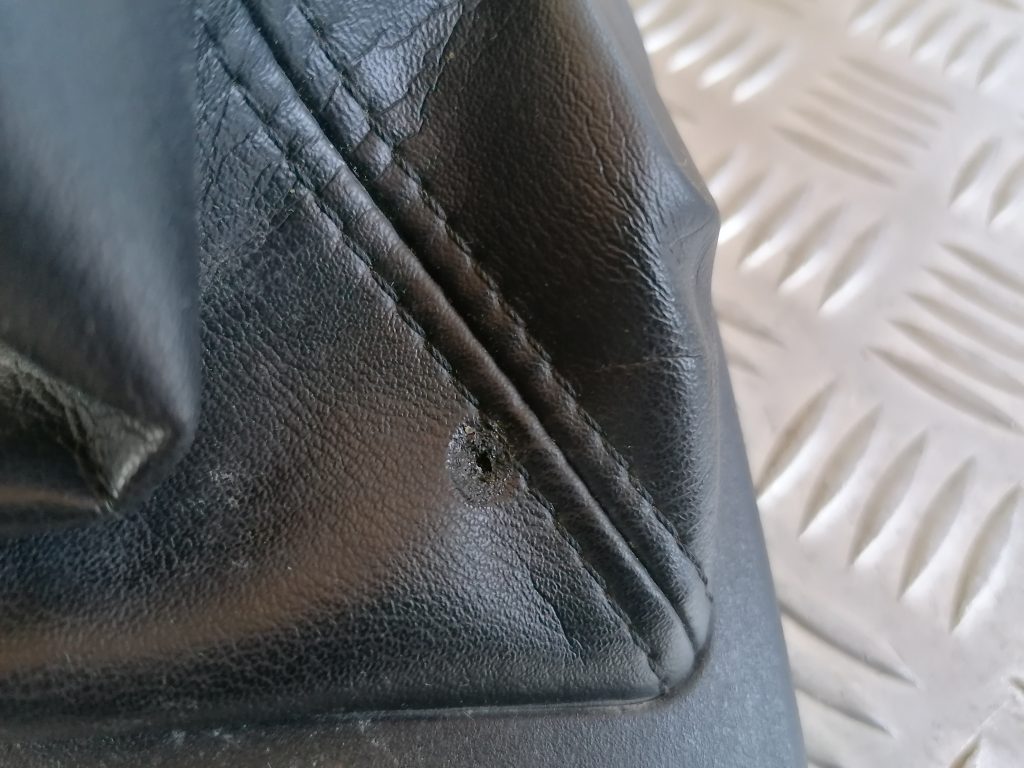 Pārnesumu pārslēgšanas kloķa auduma pārvalks priekš CITROEN C-CROSSER 2009