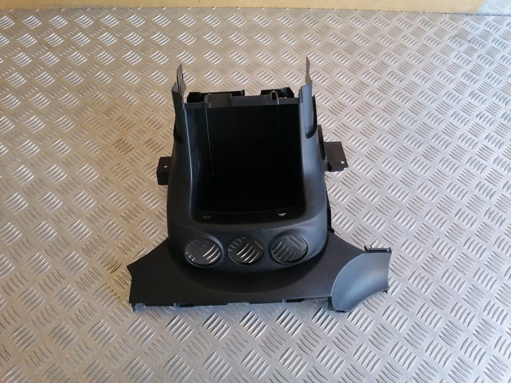 Centrālās konsoles (apdares) vidēja daļa priekš CITROEN C-CROSSER 2009 1 Centrālās konsoles (apdares) vidēja daļa priekš CITROEN C-CROSSER 2009