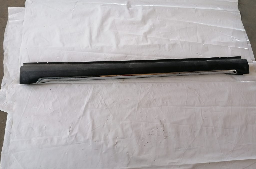 Ārēja sliekšņa laba uzlika priekš CITROEN C-CROSSER 2009 2 Ārēja sliekšņa laba uzlika priekš CITROEN C-CROSSER 2009