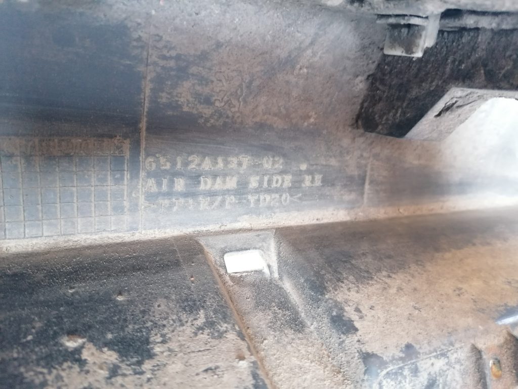 Ārēja sliekšņa laba uzlika priekš CITROEN C-CROSSER 2009 4 Ārēja sliekšņa laba uzlika priekš CITROEN C-CROSSER 2009