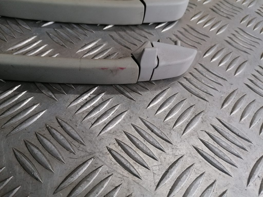 Salona rokturis griestos priekš BMW 320D E46 2004 TOURING 4 Salona rokturis griestos priekš BMW 320D E46 2004 TOURING