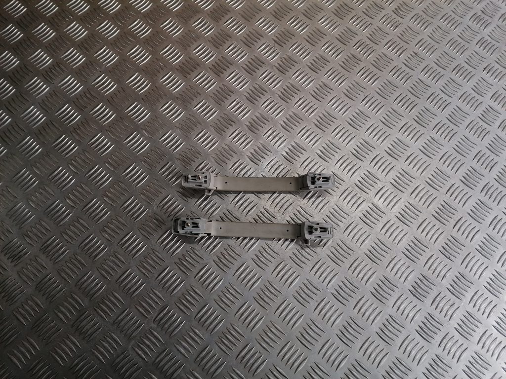 Salona rokturis griestos priekš BMW 320D E46 2004 TOURING 2 Salona rokturis griestos priekš BMW 320D E46 2004 TOURING