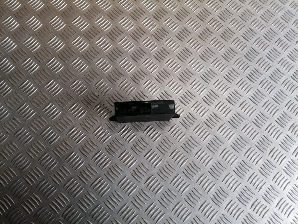 Parkošanās devēju vadības bloks priekš BMW 320D E46 2004 TOURING 2 Parkošanās devēju vadības bloks priekš BMW 320D E46 2004 TOURING