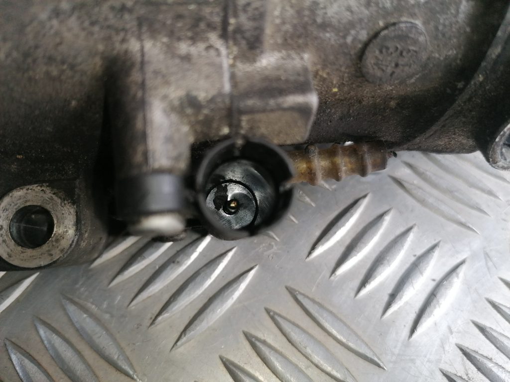 Gaisa kondicioniera kompresors priekš BMW 320D E46 2004 TOURING 4 Gaisa kondicioniera kompresors priekš BMW 320D E46 2004 TOURING